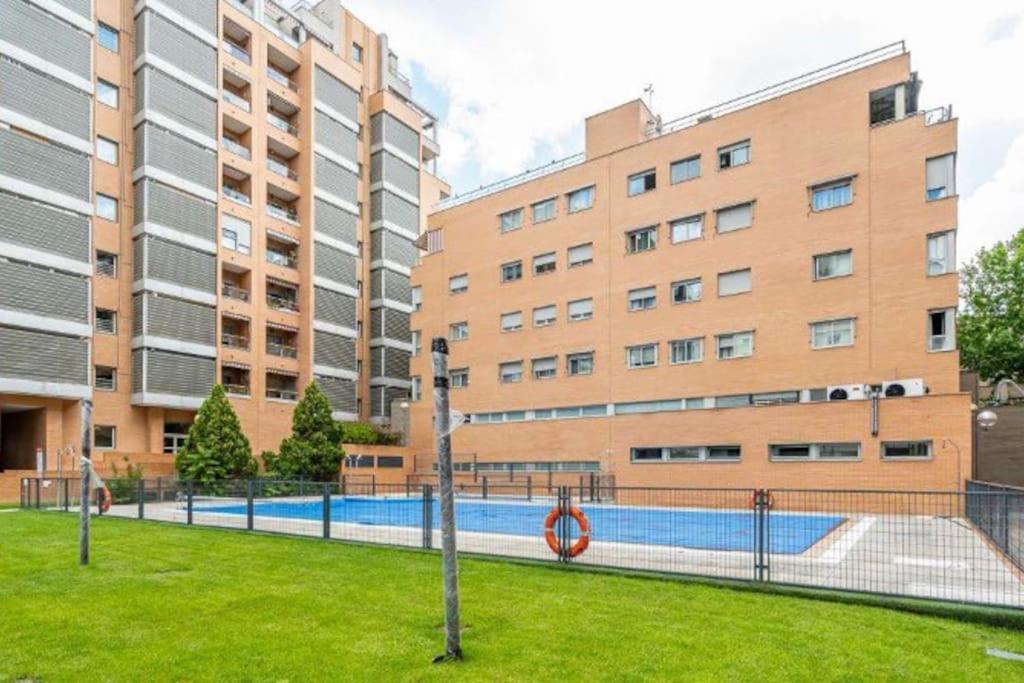 Impresionante Apartamento De 4 Dormitorios 3 Banos Y 2 Plazas De Garaje مدريد المظهر الخارجي الصورة