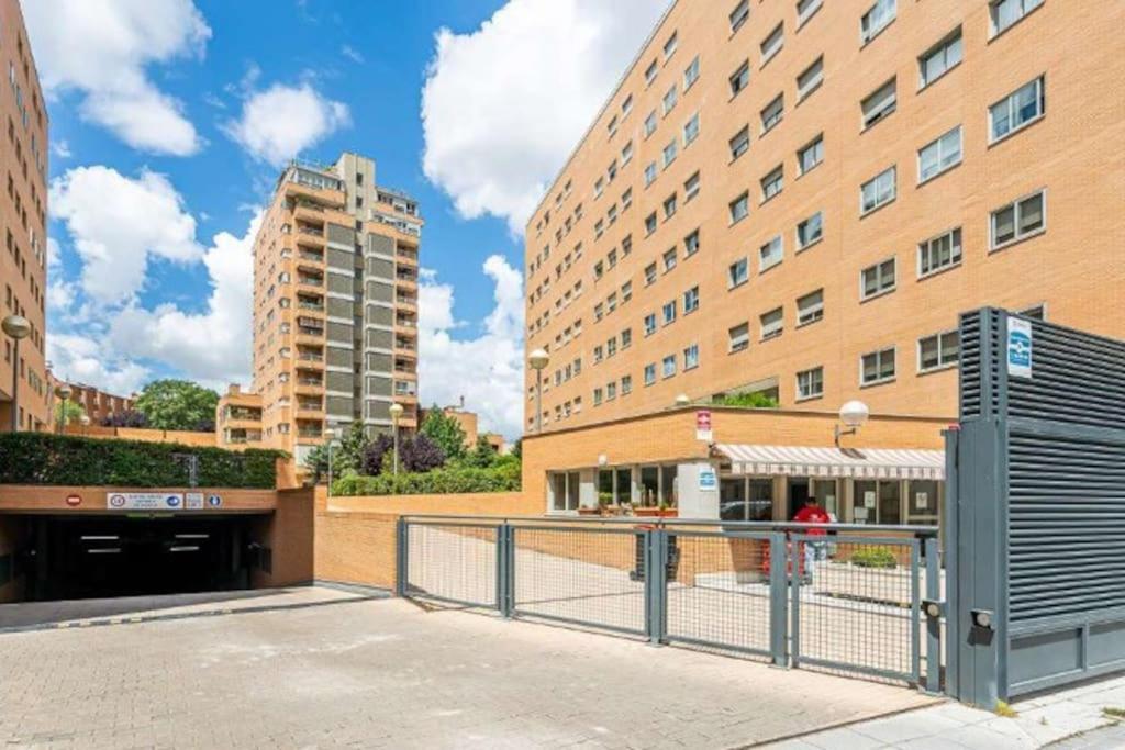 Impresionante Apartamento De 4 Dormitorios 3 Banos Y 2 Plazas De Garaje مدريد المظهر الخارجي الصورة