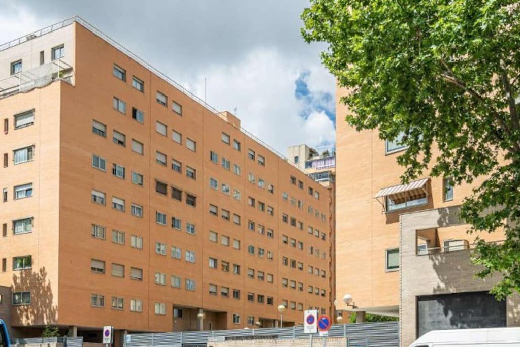 Impresionante Apartamento De 4 Dormitorios 3 Banos Y 2 Plazas De Garaje مدريد المظهر الخارجي الصورة