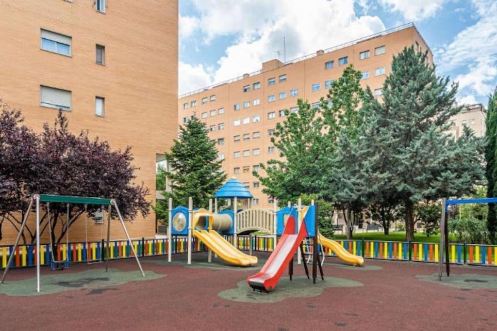 Impresionante Apartamento De 4 Dormitorios 3 Banos Y 2 Plazas De Garaje مدريد المظهر الخارجي الصورة